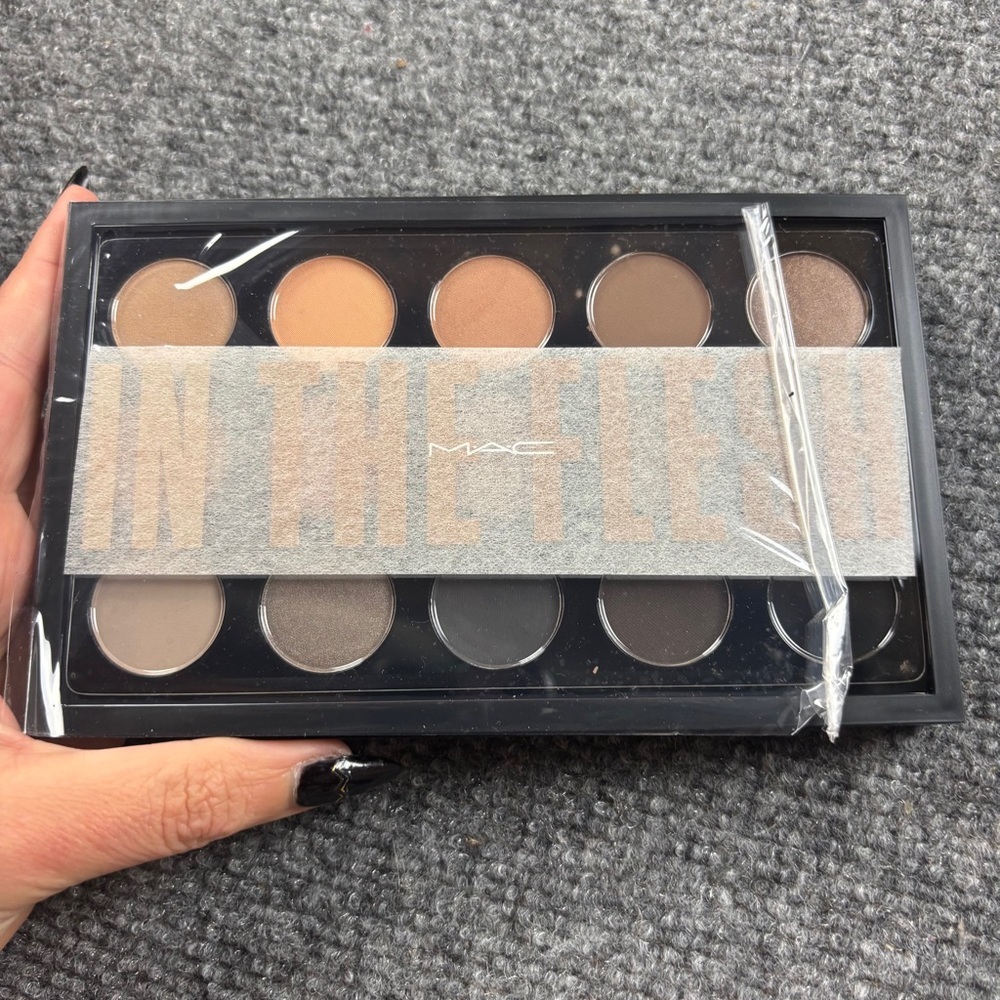 MAC Cosmetics NIB Eye Shadow x 15 color: In the Flesh palette - Picture 2 of 7